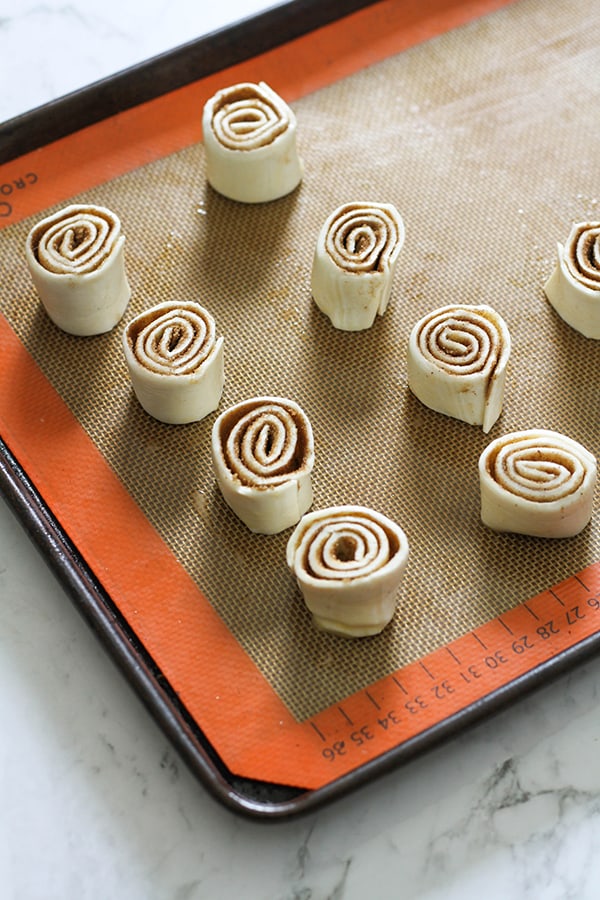 cinnamon pinwheels on a baking tray ready for the oven.