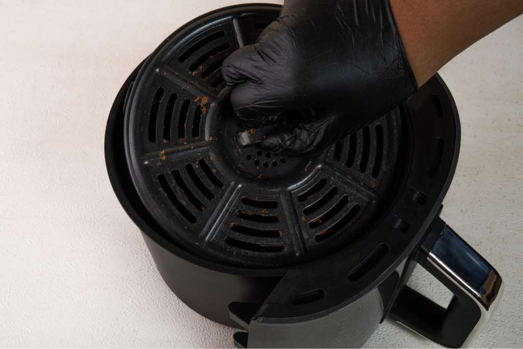 Remove tray the air fryer